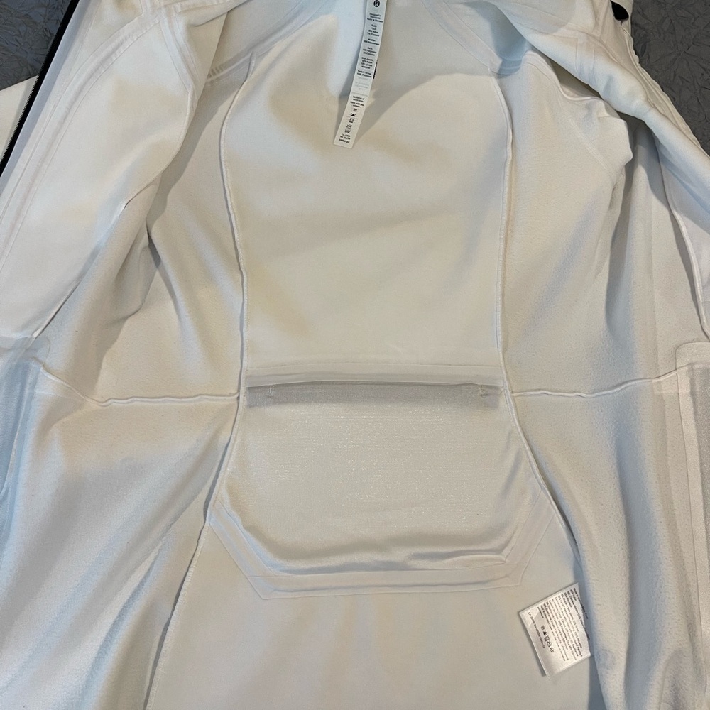 Lululemon Cross Chill Performance Jacket 6 - Picture 6 of 16